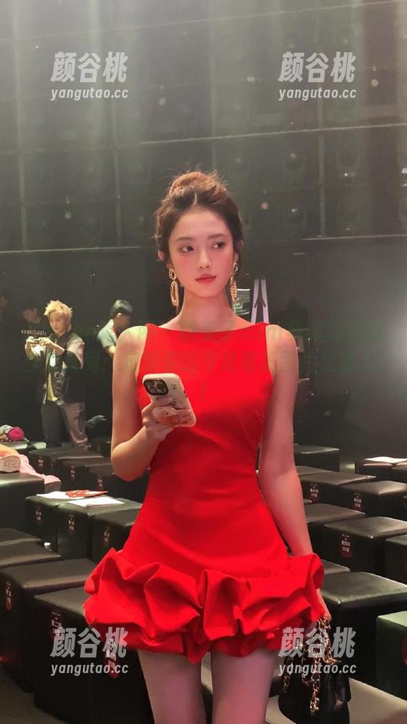 Xiuren秀人网 - 糯美子mini典藏版初恋少女系列：定制你的专属唯美图片之旅.txt