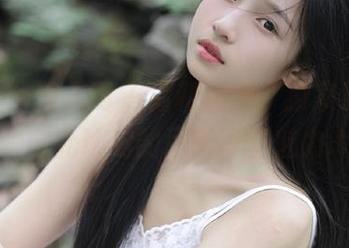 Xiuren秀人网 – 福利满满，独家原图！探索金允珍呐的吊带写真魅力.txt