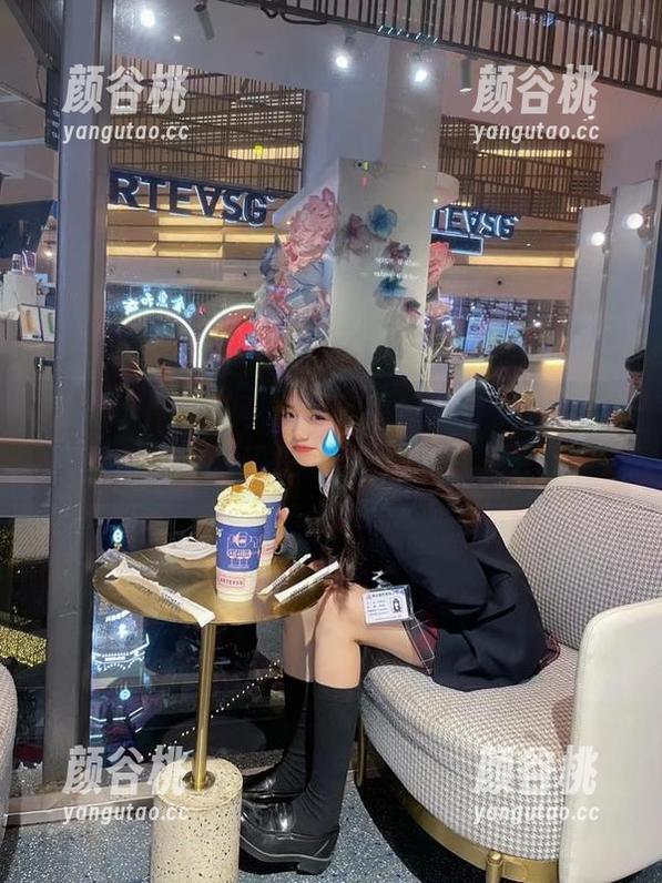 Xiuren秀人网 - 感受顾楚楚少女写真：每一张原图都是青春的美好印记.txt