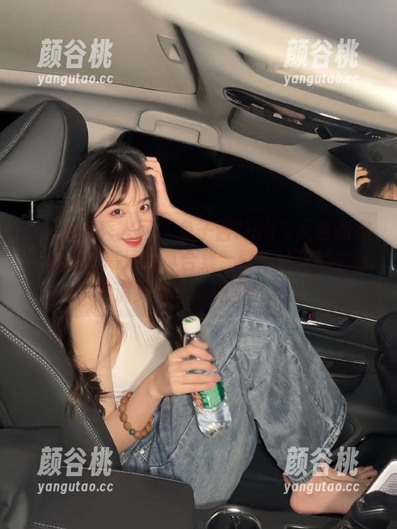 Xiuren秀人网 - 鱼子酱fish与天台的完美邂逅：高清写真合集，壁纸让你的生活充满灵感与美好回忆.txt