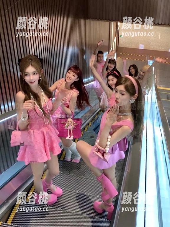 YouMi尤蜜荟 - 周于希的美图处处藏惊喜，蕾丝黑丝旅拍绝对值得你去下载！.txt