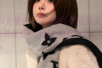 YouMi尤蜜荟 – 捕捉是小逗逗的美足瞬间，探索她优雅写真图片的独特魅力与风格.txt