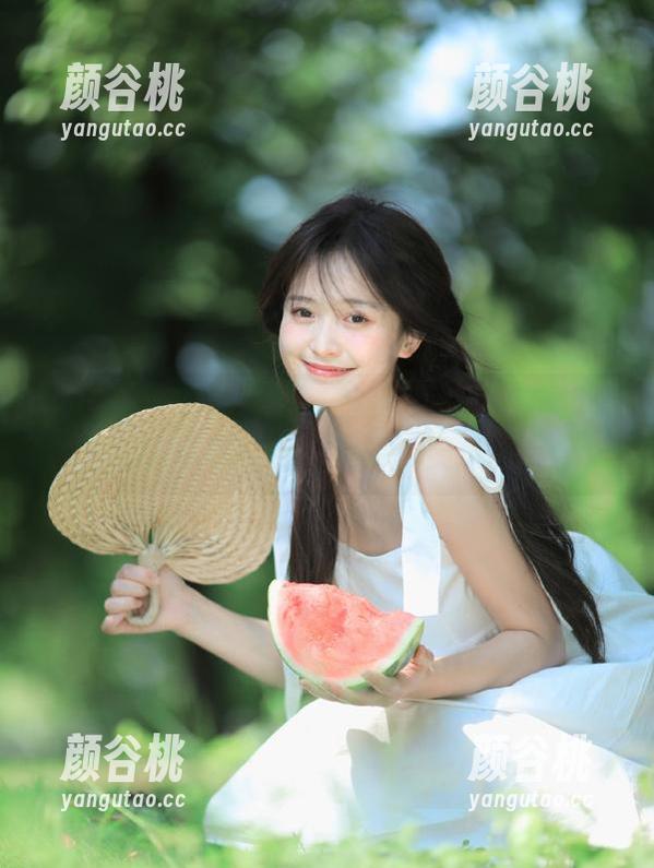 YouMi尤蜜荟 - 最新照片揭秘：是小逗逗花嫁写真背后的故事与灵感.txt