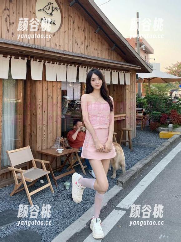 YouMi尤蜜荟 - 王雨纯泳池教练比基尼作品集，分享那些令人忍俊不禁的呆萌瞬间.txt
