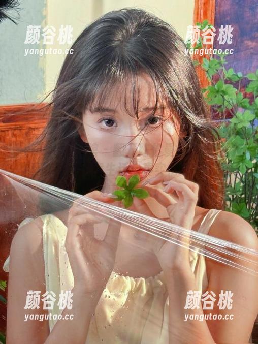 YouWu尤物馆 - 翻开陈怡曼coco的女友写真套图，诗意生活与真实情感交汇的奇妙旅程.txt