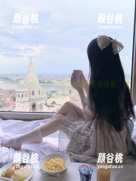 ZinieQ的高清睡衣绝美瞬间在线观看，让你一秒变粉丝！.txt
