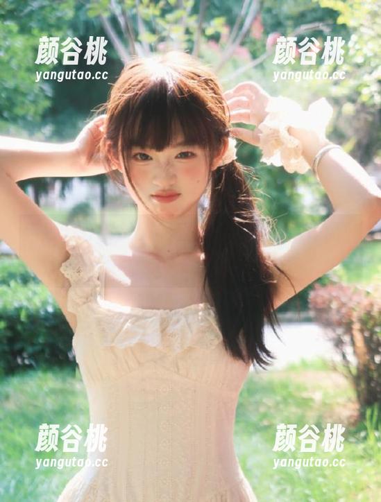 细品asagiriai(爱ちゃん)的私房作品：每一帧制服自拍的细腻情感.txt