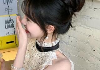 beautyleg – Flora泳衣图包新鲜出炉：分享她夏季海滩的绝美瞬间！.txt