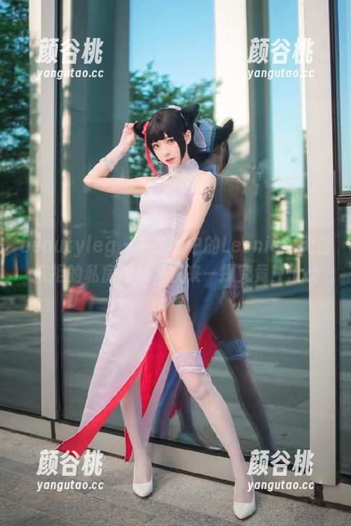 beautyleg - 办公室中的Leonie：无法抗拒的私房图集，快来一探究竟！.txt