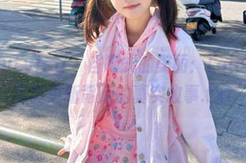 beautyleg – 自嘲式的美丽：Lola制服写真更新背后的真实故事.txt