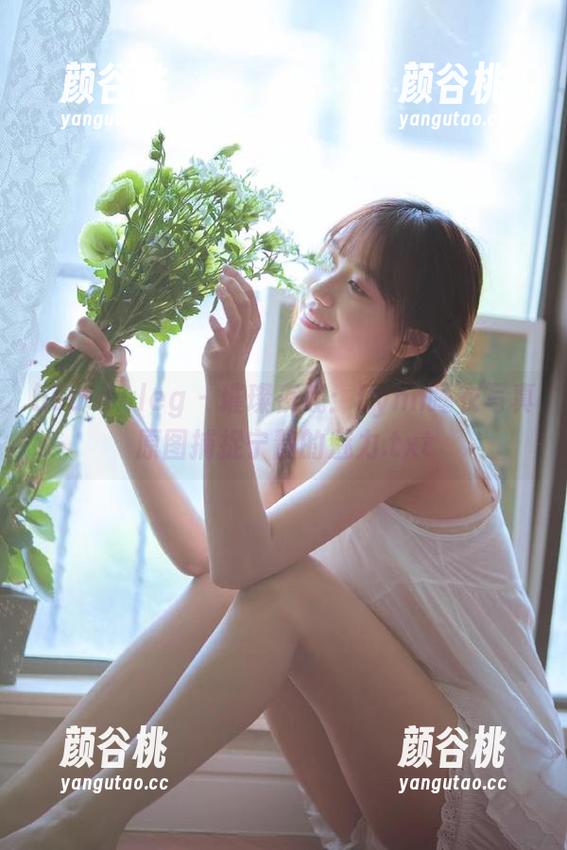 beautyleg - 璀璨夜晚：Lynn睡衣写真原图捕捉宁静的魅力.txt