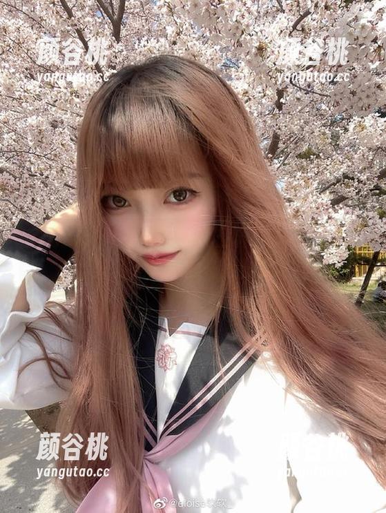 梦幻eloise软软的写真世界：原图揭露“额外的滤镜”的奇妙效果.txt