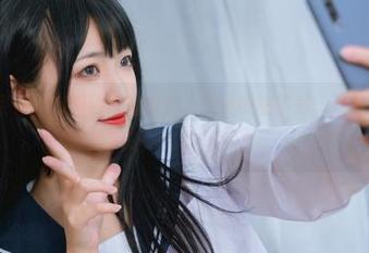 lovely呆玄与你相约课后教室，专属美图下载，让你随时随地感受优雅！.txt
