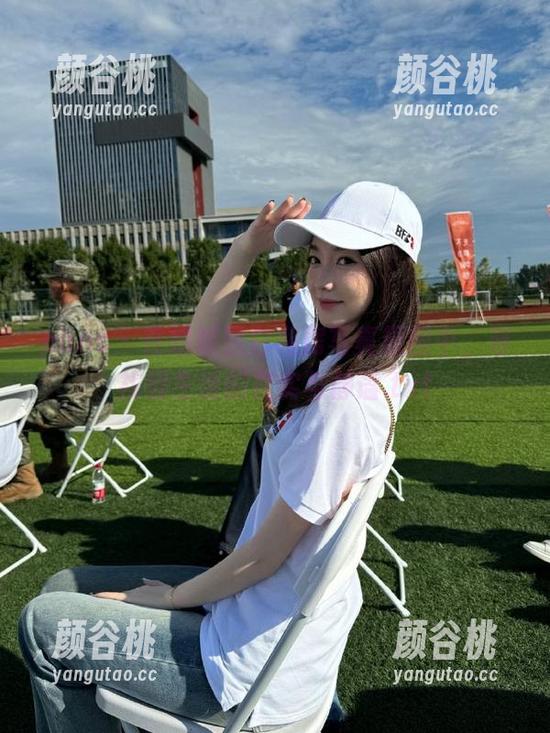 pans - 在妮妮黑白私房写真原图中，寻找到生活的真实与静谧.txt