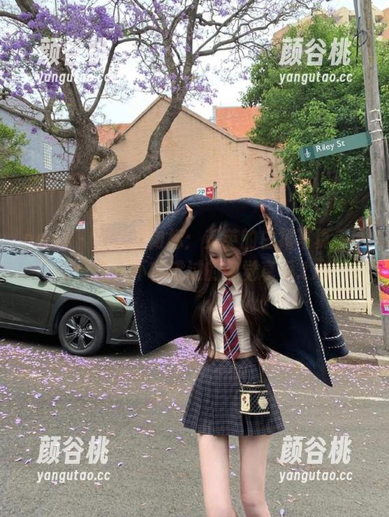 pans - 潮流风向标：英英的白裙写真美图与壁纸，不容错过的视觉享受.txt