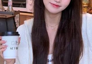 pans – 感受雨涵红裙的浪漫，最新更新图片传递优雅风情！.txt