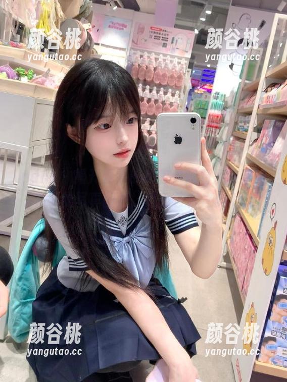 pans - 揭开雯雯的秘密：观看她独到视角下的写真图片，感受艺术之美.txt