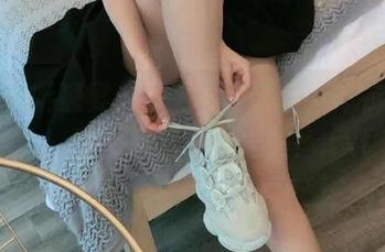 享受视听盛宴，观看yui金鱼连体衣的魅力，原图尽显经典之美！.txt