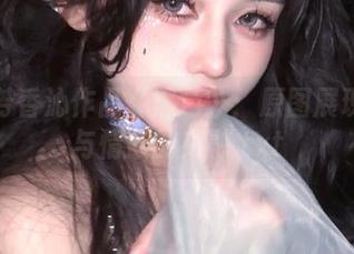 一笑芳香沁作品《黑色》：原图展现艺术与情感的交融.txt