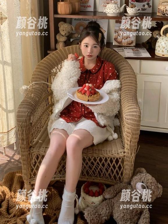 微密圈 - 不爱笑的赛琳绝美写真图包，极致的性感与独特气质结合，打造经典魅力瞬间.txt