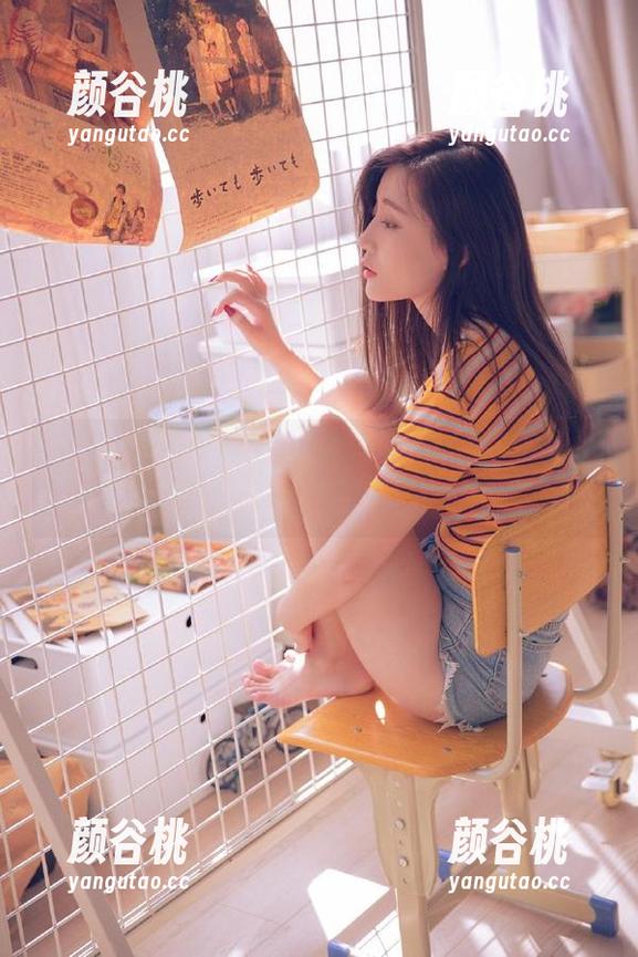 微密圈 - 私拍写真风格解析：丝月神的肉丝皮裙与绸面高跟鞋搭配.txt