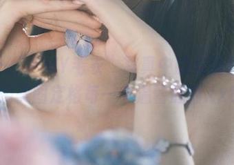 丽柜 – “AMY毛衣”写真中的美丽瞬间：用美图定格每一个温馨时刻.txt