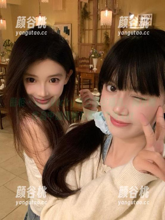 丽柜 - 探寻Vicky镂空图包精选，揭开她作品中的隐秘与灵动之美.txt