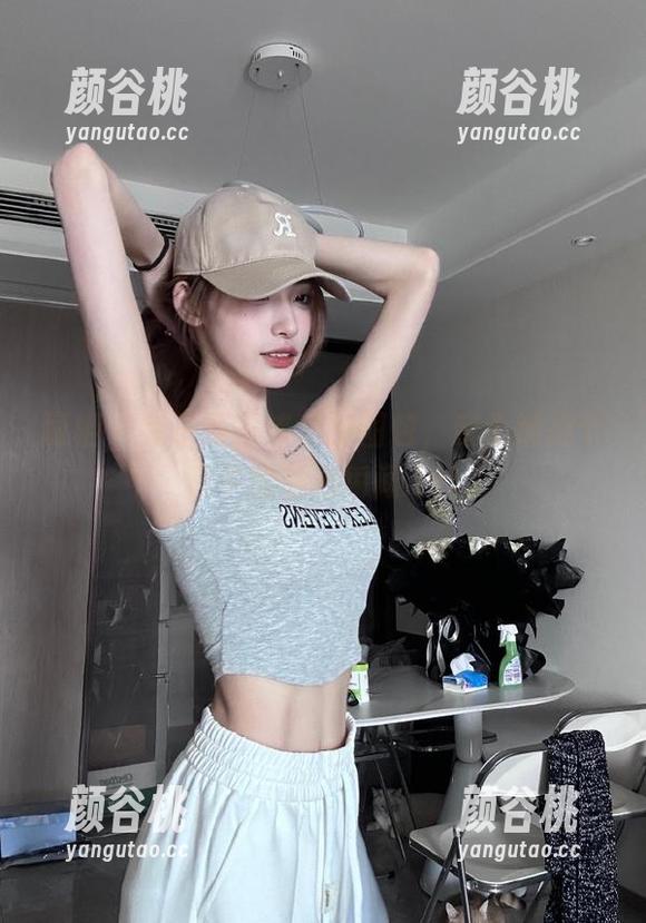 丽柜 - 兔子万圣节私拍图包，亲密捕捉节日中的魅力瞬间.txt