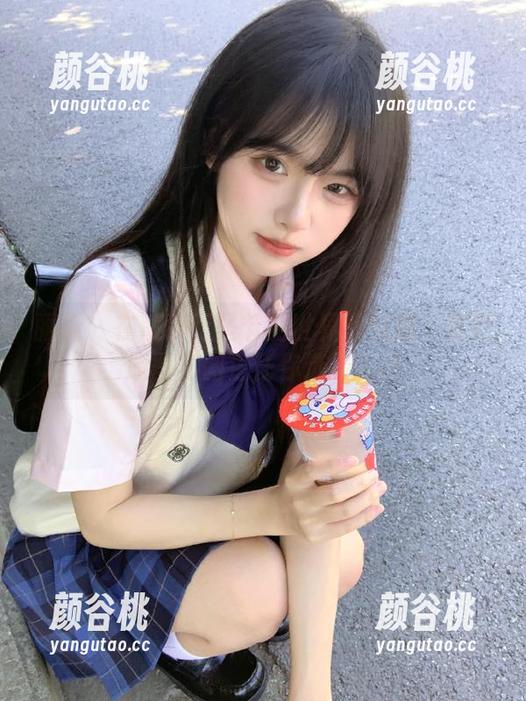 丽柜 - 在凌凌万圣节的世界里畅游：精彩原图与图包任你选择.txt