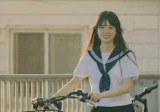 丽柜 – 刘璐璐的白衬衫套图：无圣光下的时尚叙事，真实又动人.txt