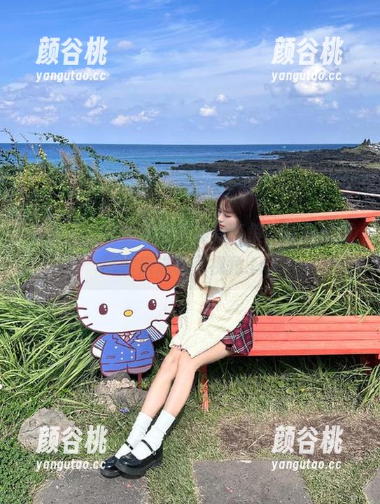 丽柜 - 小唐的时尚制服写真集，珍贵资源带你走进私密视角.txt