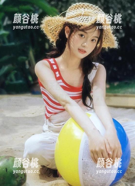 丽柜 - 左左的天台写真在线欣赏，为你打开艺术创作的新视角.txt
