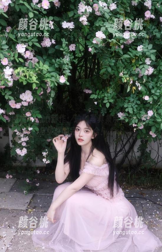 丽柜 - 心心新作：瑜伽写真集带你体验美与灵性的完美结合！.txt