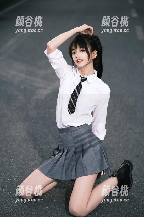 丽柜 - 领略“文芮秘书”作品的独特风格，探索丰富多彩的写真资源.txt