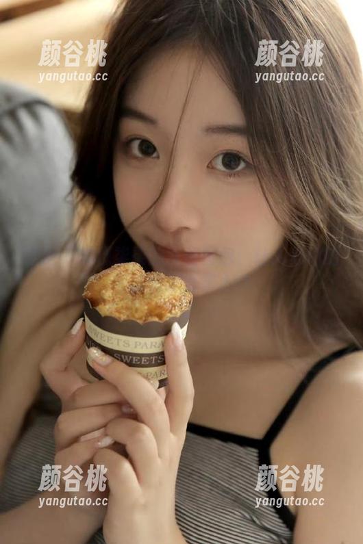 丽柜-柒柒 丽柜 - 发现柒柒的灰丝图包:让人心动的写真艺术合集.txt