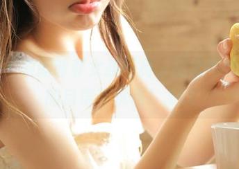丽柜 – 最新菲菲女孩写真，记录每个瞬间的自信与优雅！.txt