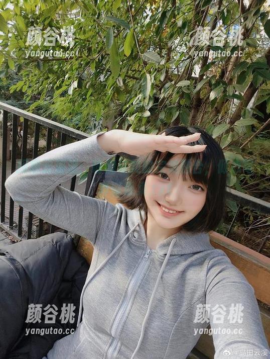 探索云溪溪：瑜伽与美的完美融合，倾心写真壁纸集.txt
