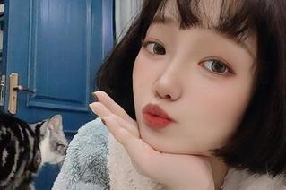 拯救你的视觉疲劳，云溪溪吊带写真集原图来袭.txt