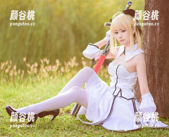 沉浸在亚缇arty的油亮私房写真中，发现不一样的视觉享受！.txt