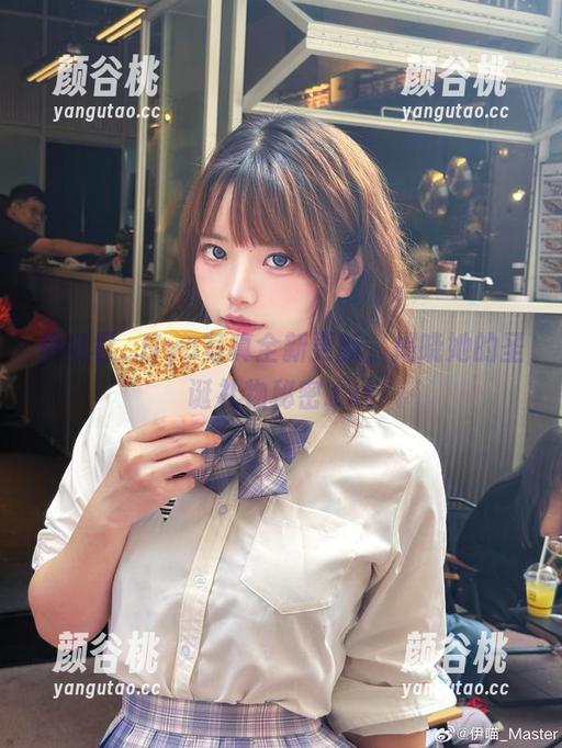 伊喵君_Nya写真全新更新，揭晓她的圣诞礼物秘密.txt