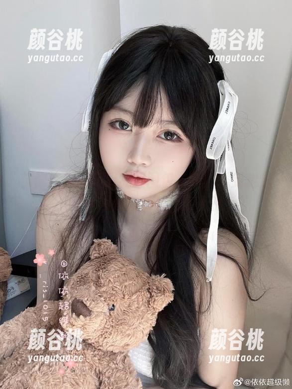 依依超级懒高清礼服图包，让你重新定义什么叫做华丽与高贵.txt