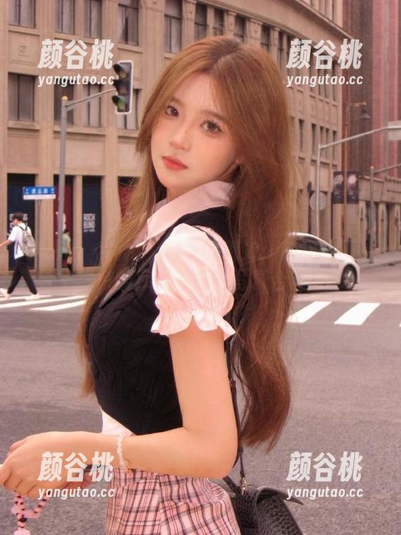 微密圈 - 高清影像下的魅力：保守的二舅妈独特的库里油亮丝写真合集.txt
