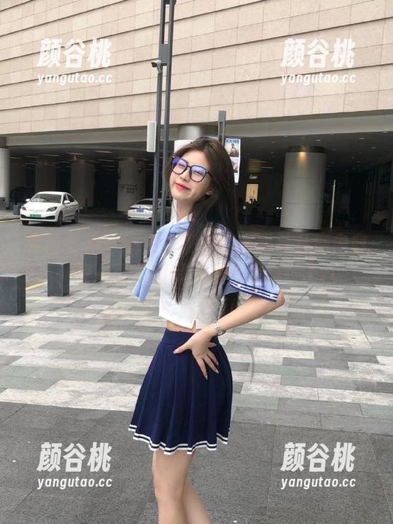 克拉女神 - 解密依娜丝的高跟鞋私房内容：每一张原图都闪耀着灵感！.txt