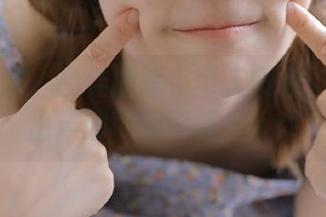 克拉女神 – 吕佳的娇小可人图包：让你笑出声的可爱瞬间！.txt