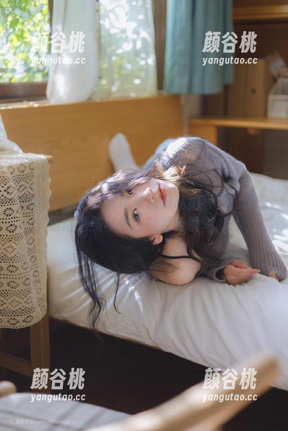 克拉女神 - 宋智珍体操服私拍写真：记录运动之美与个性的独特瞬间.txt