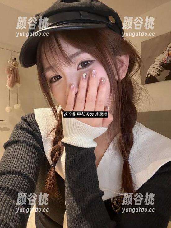 克拉女神 - 最新制服写真大揭秘，王睿的分享真是让人欲罢不能！.txt