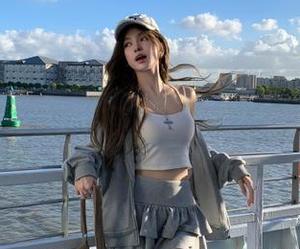 克拉女神 – 瑞莎女友在线，美图抢先看，颜值与艺术的完美碰撞！.txt
