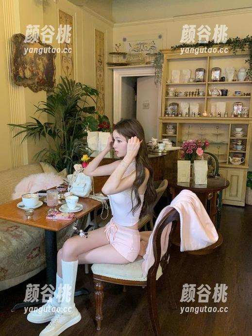 克拉女神 - 探索苏可可的礼服魅力，图包分享带你走进她的时尚世界.txt
