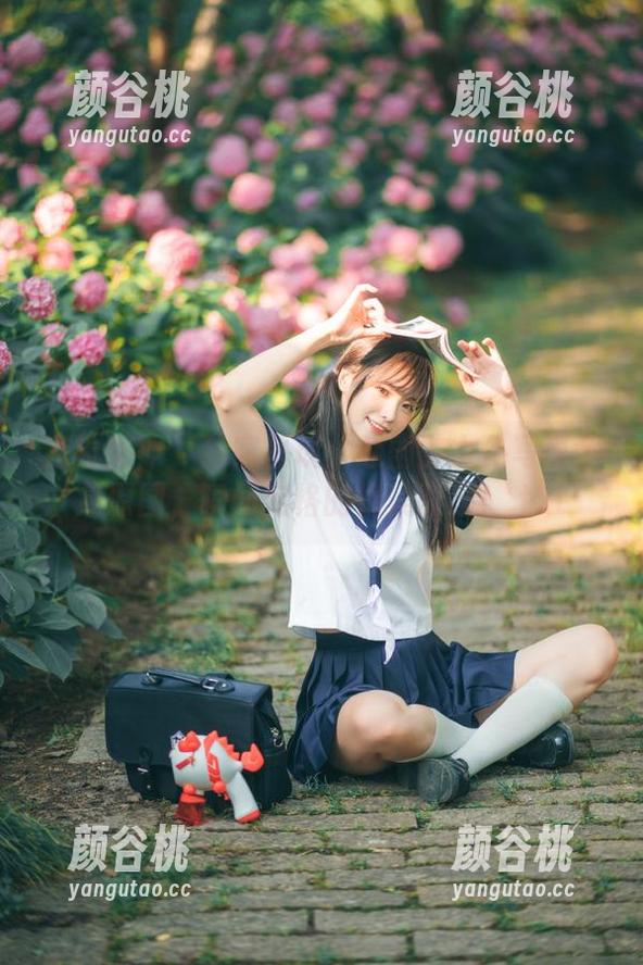 克拉女神 - 独家呈现：赵雨静女仆写真全集原图，瞬间定格的绝美时刻！.txt