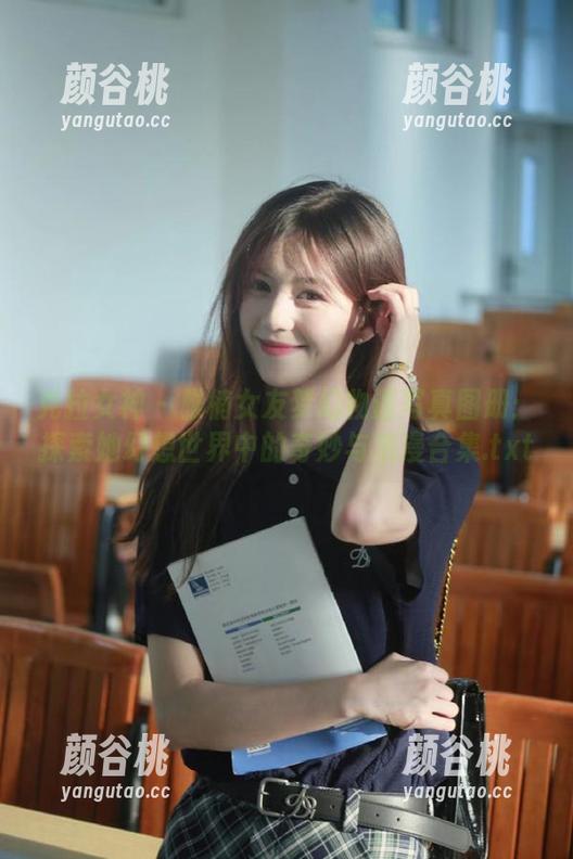 克拉女神 - 雅楠女友梦幻物语写真图册：探索她幻想世界中的奇妙与浪漫合集.txt